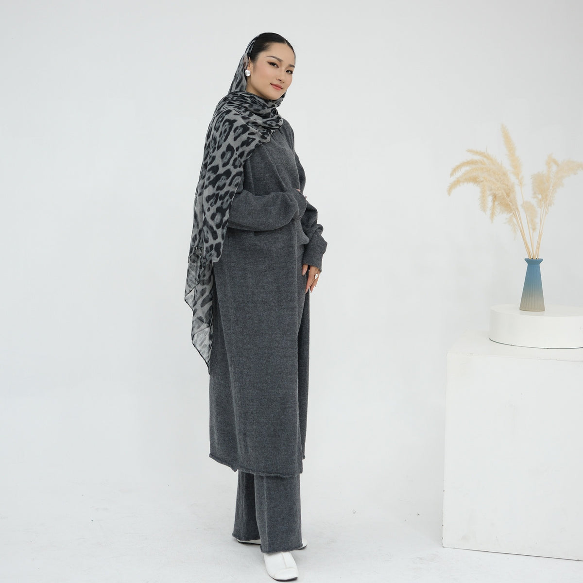 MH73 Muslim Women Winter Knit Abaya Set – 3-Piece Cardigan, Vest & Pants