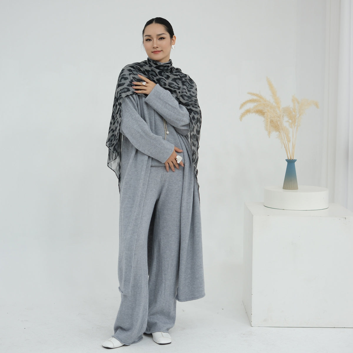 MH73 Muslim Women Winter Knit Abaya Set – 3-Piece Cardigan, Vest & Pants