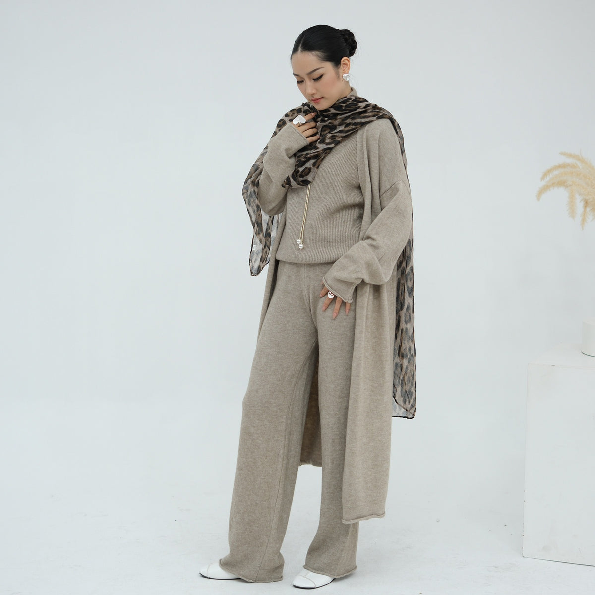 MH73 Muslim Women Winter Knit Abaya Set – 3-Piece Cardigan, Vest & Pants